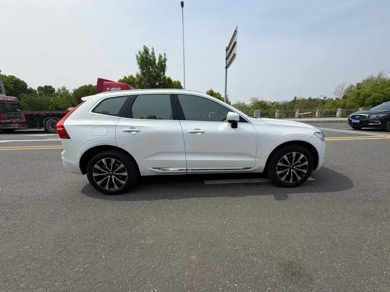 2023 Volvo XC60 B5 AWD Inscription Luxury Edition — миниатюра 8