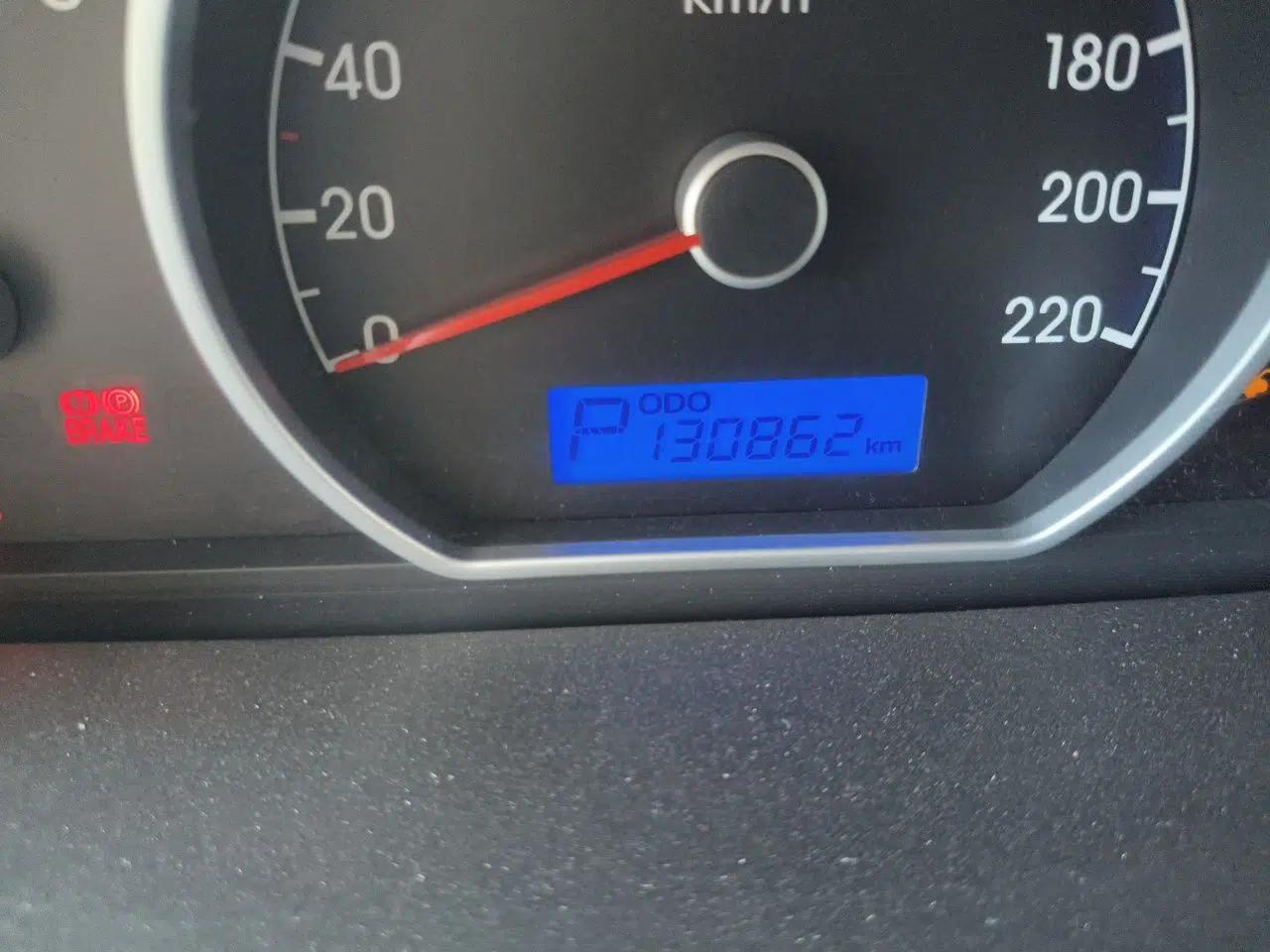Hyundai Celesta 2011 1.6L Automatic Comfort Edition — миниатюра 12