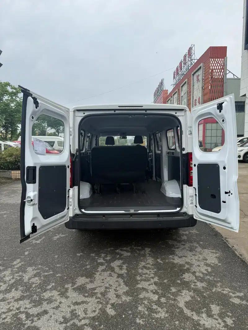 Wuling Yangguang 2024 Model 300km Comfort Bus Version 75kW — миниатюра 2