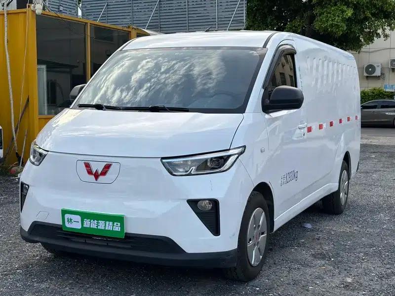 Wuling Yangguang 2024 Model 300km Practical Closed-Window Version 60kW — миниатюра 1