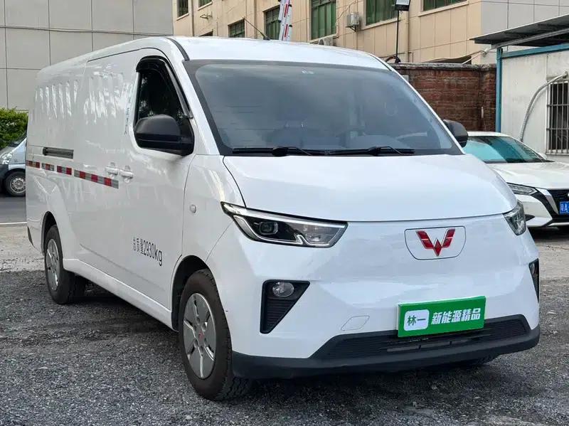 Wuling Yangguang 2024 Model 300km Practical Closed-Window Version 60kW — миниатюра 3