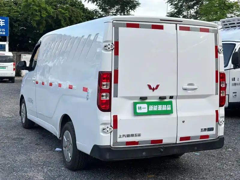 Wuling Yangguang 2024 Model 300km Practical Closed-Window Version 60kW — миниатюра 4