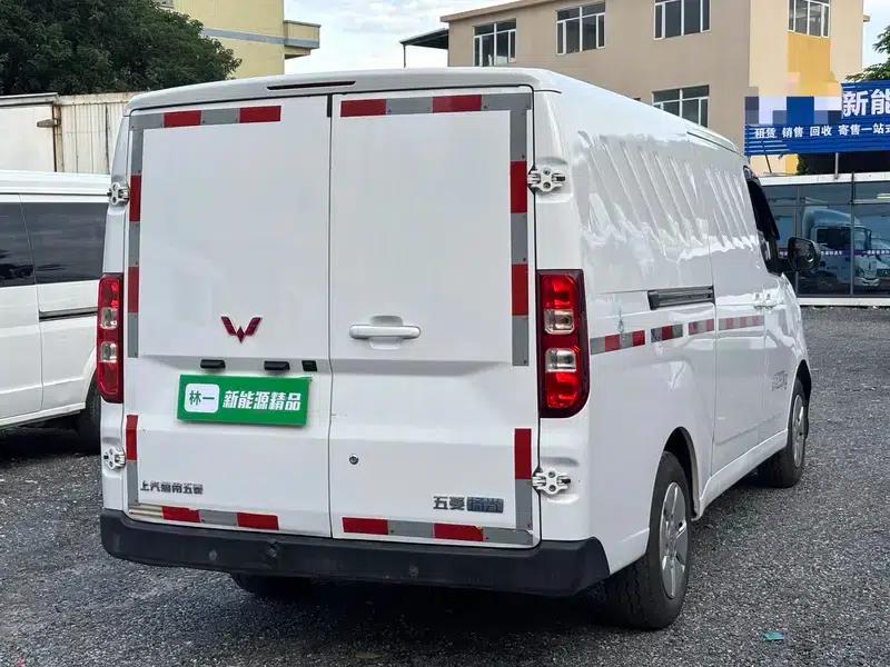 Wuling Yangguang 2024 Model 300km Practical Closed-Window Version 60kW — миниатюра 6