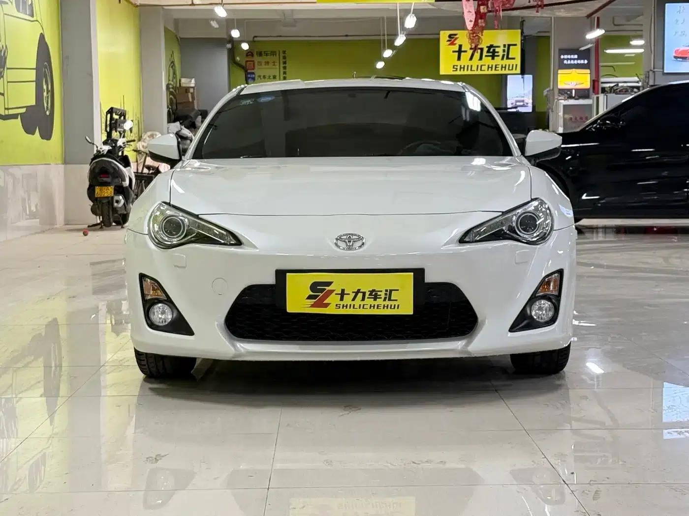 Toyota 86 2013 2.0L Automatic Luxury — миниатюра 2