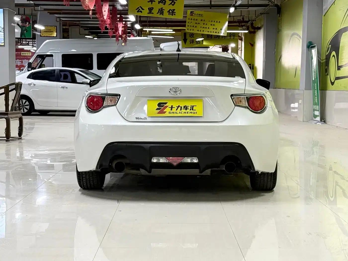 Toyota 86 2013 2.0L Automatic Luxury — миниатюра 4