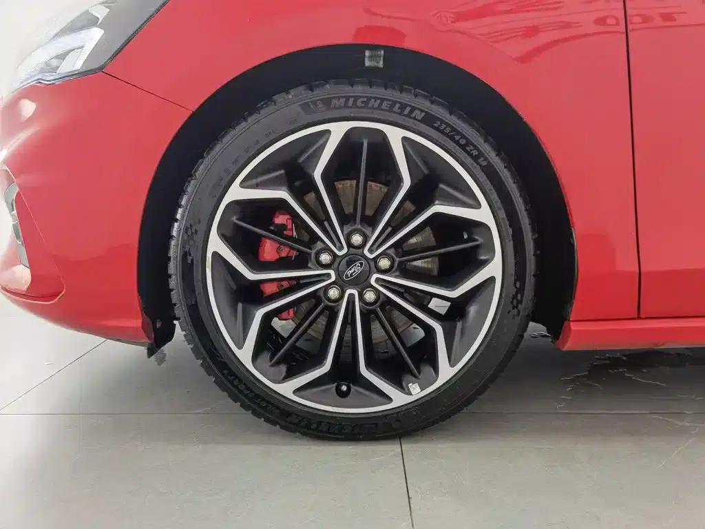 2020 Ford Focus Hatchback EcoBoost 180 Automatic ST Line — миниатюра 17