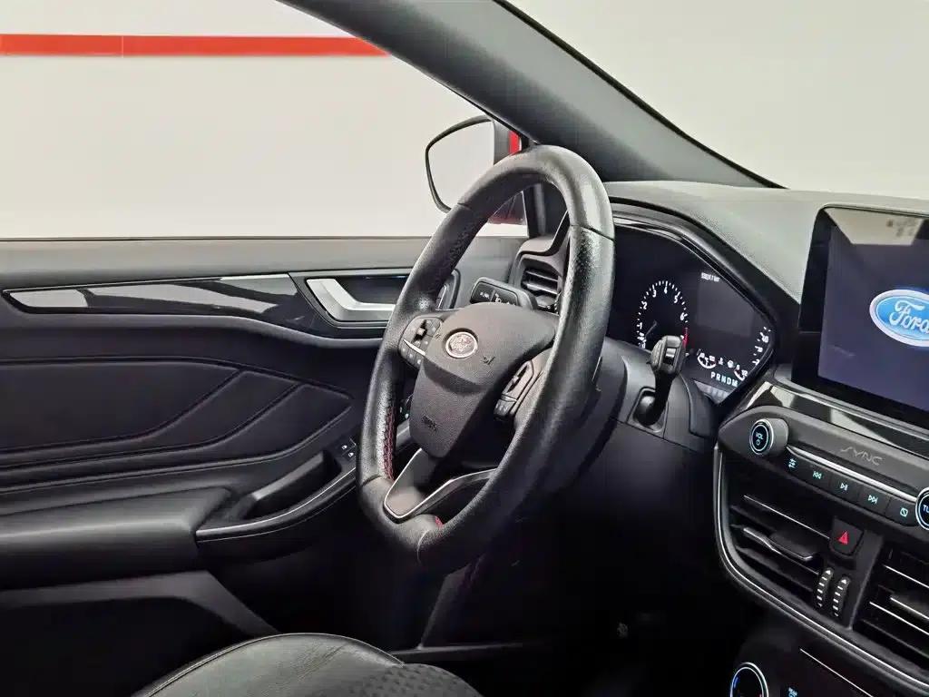 2020 Ford Focus Hatchback EcoBoost 180 Automatic ST Line — миниатюра 22