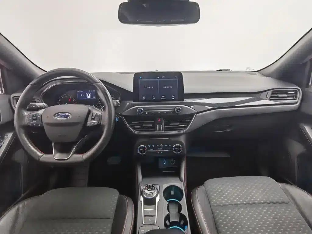 2020 Ford Focus Hatchback EcoBoost 180 Automatic ST Line — миниатюра 5