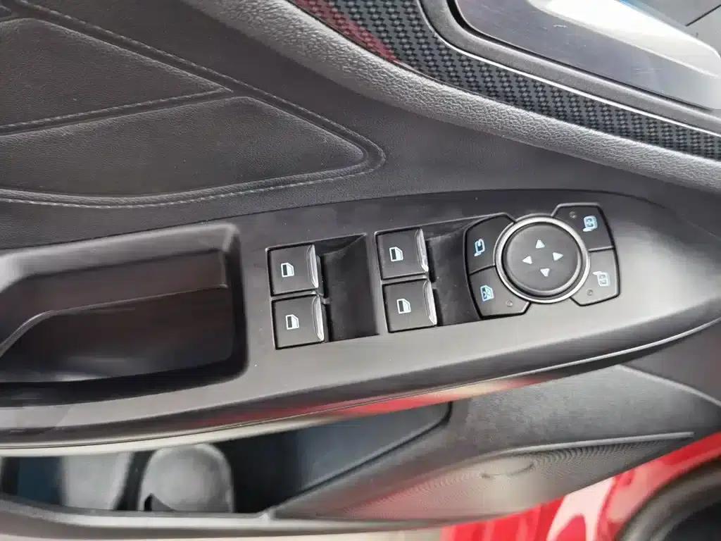 2020 Ford Focus Hatchback EcoBoost 180 Automatic ST Line — миниатюра 9