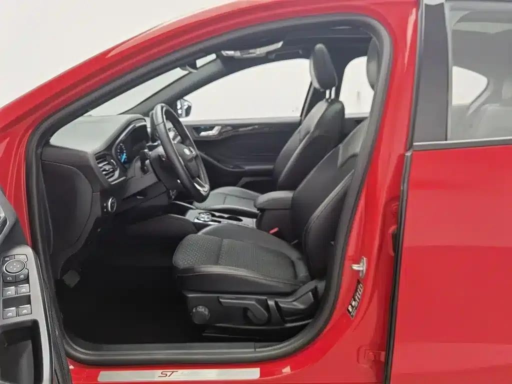 2020 Ford Focus Hatchback EcoBoost 180 Automatic ST Line — миниатюра 10