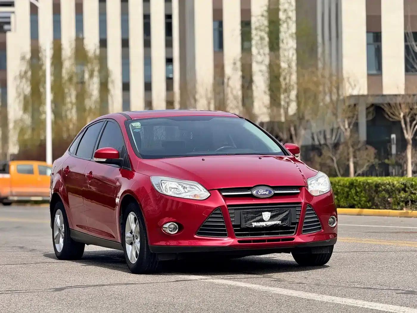 Ford Focus 2012 Sedan 1.6L Automatic Fashion Edition — миниатюра 3