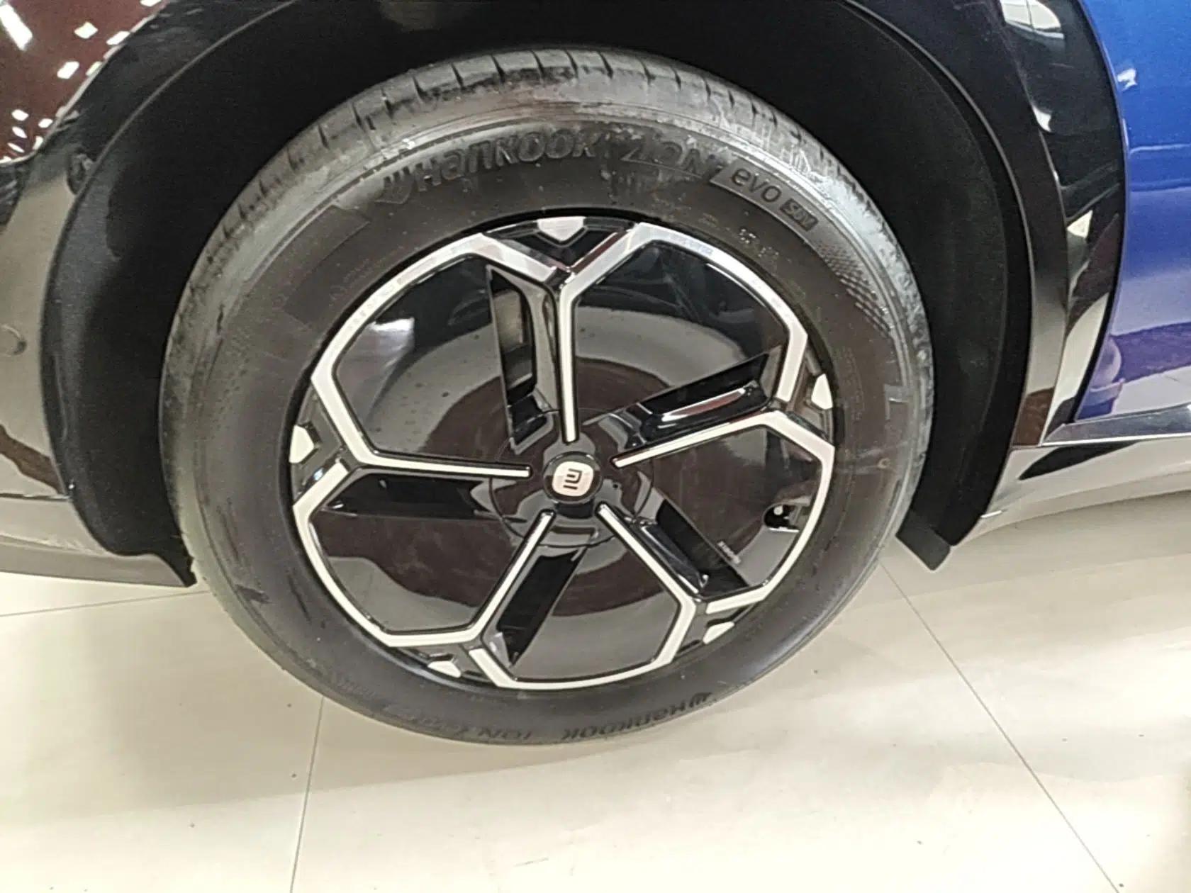 Xiaomi Auto YU7 2025 Ultra-Long Range Rear-Wheel Drive Version — миниатюра 11