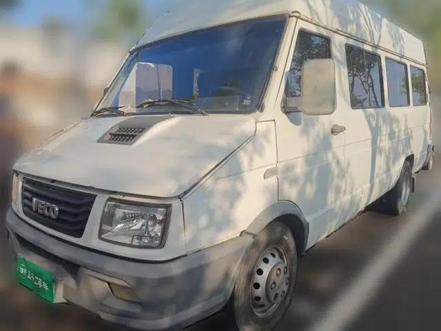 Iveco Daily 2017 2.5T A40 Passenger Van 7 Seats Model 47Z5
