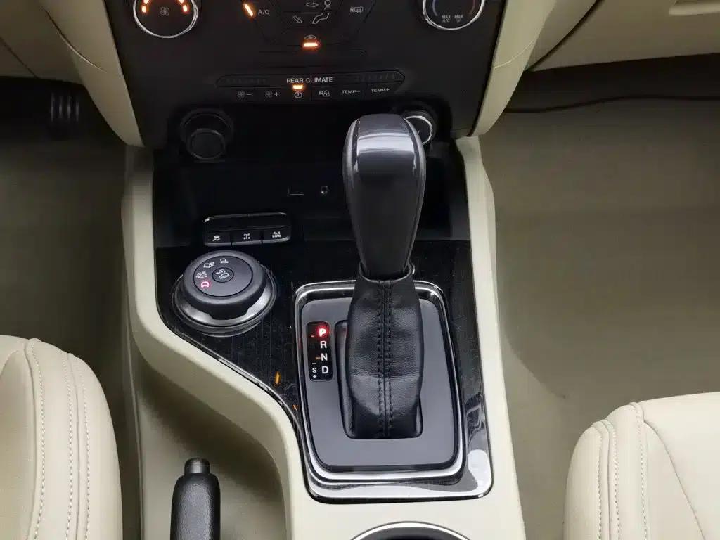 2016 Ford Everest 2.0T Gasoline Automatic 4WD Elite Edition — миниатюра 13