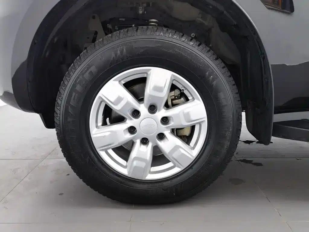 2016 Ford Everest 2.0T Gasoline Automatic 4WD Elite Edition — миниатюра 17