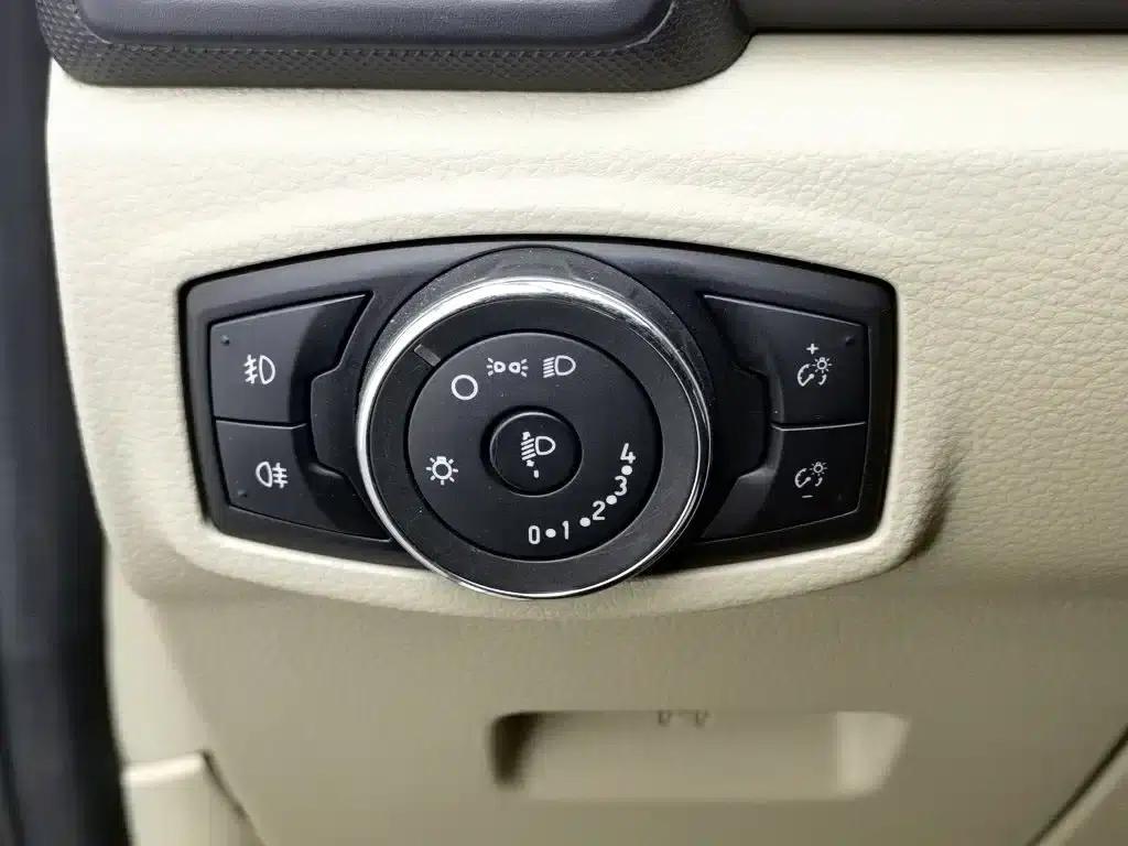 2016 Ford Everest 2.0T Gasoline Automatic 4WD Elite Edition — миниатюра 21