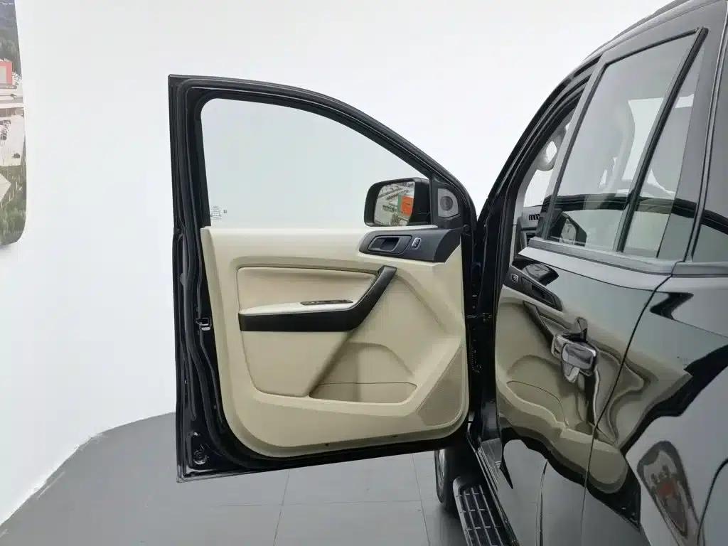 2016 Ford Everest 2.0T Gasoline Automatic 4WD Elite Edition — миниатюра 8