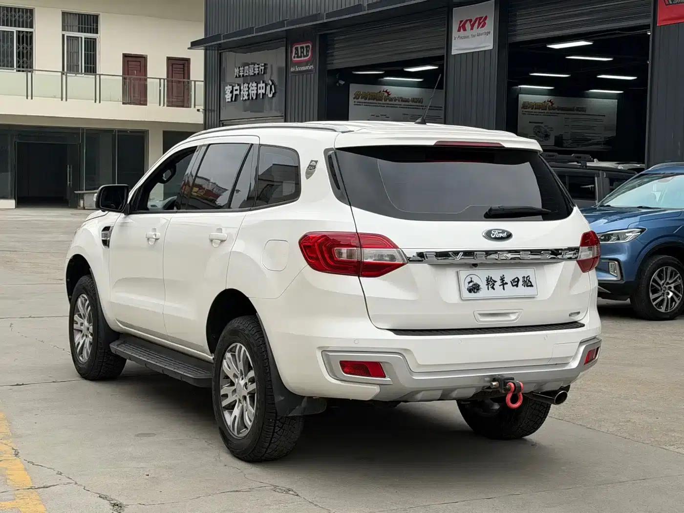 2017 Ford Everest 2.0T Gasoline Automatic 4WD Luxury 7-Seater — миниатюра 9