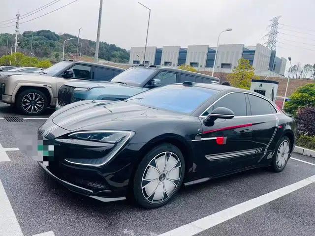 Looking up at the U7 EV 2025 five-seater luxury version