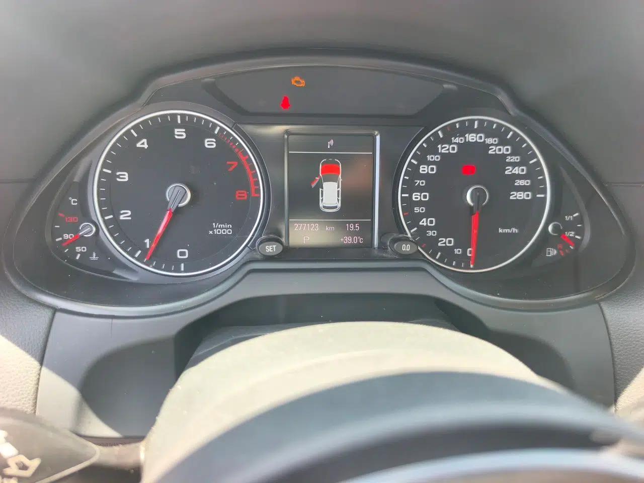 Audi Q5 2015 40 TFSI Comfort Model — миниатюра 11