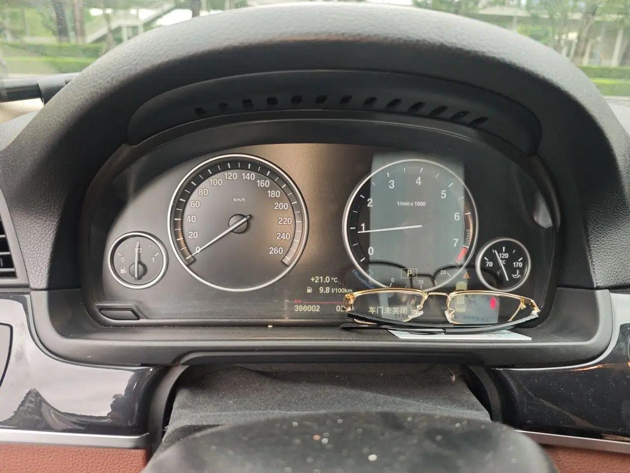 BMW 5 Series 2014 520Li Elegant Model — миниатюра 11