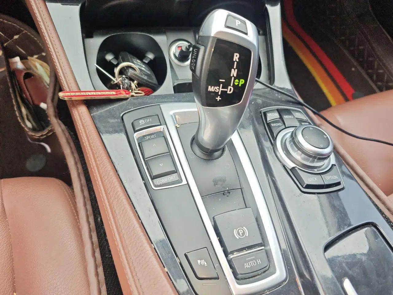 BMW 5 Series 2014 520Li Elegant Model — миниатюра 14