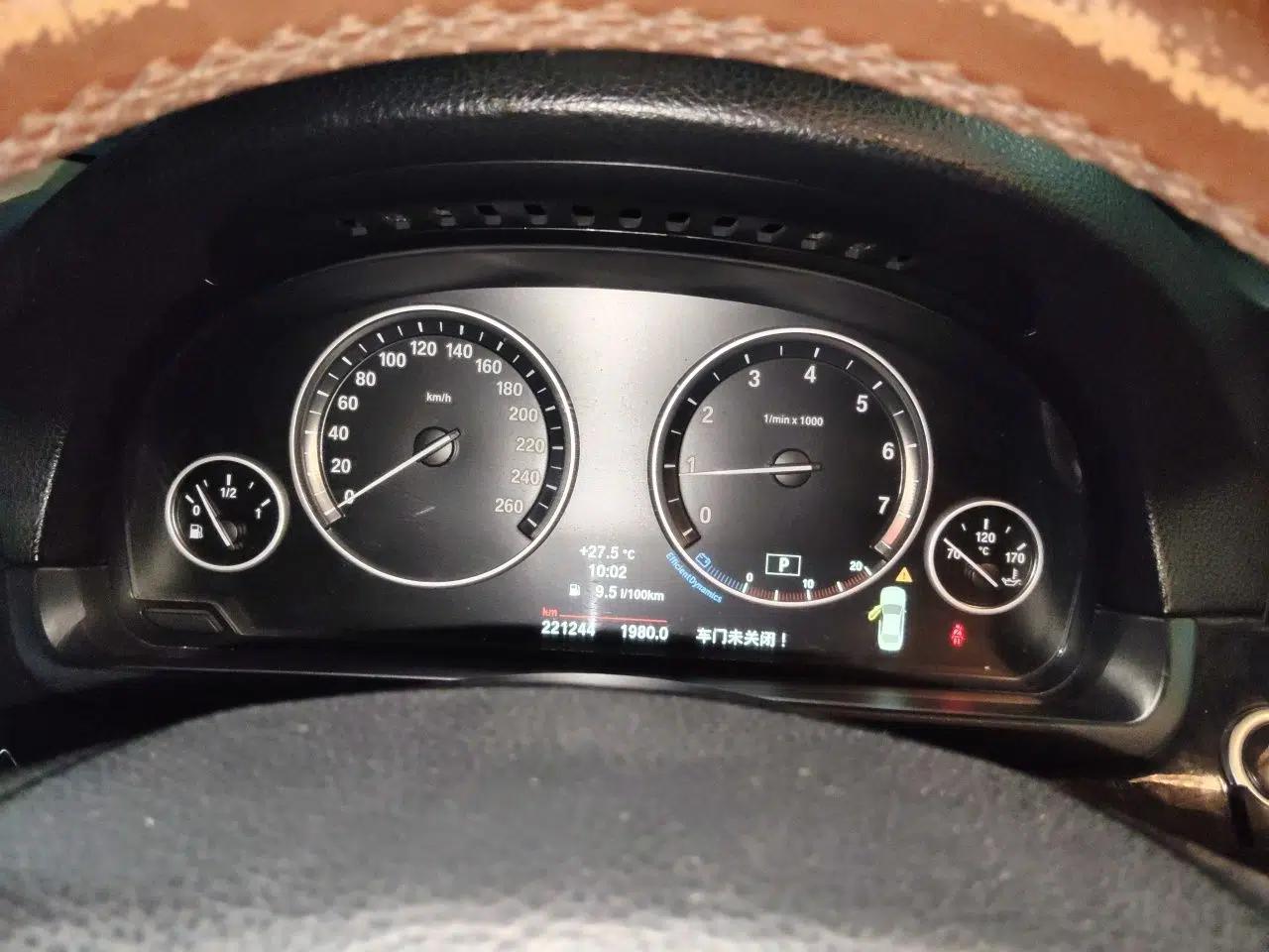 BMW 5 Series 2014 520Li Elegant Model — миниатюра 11