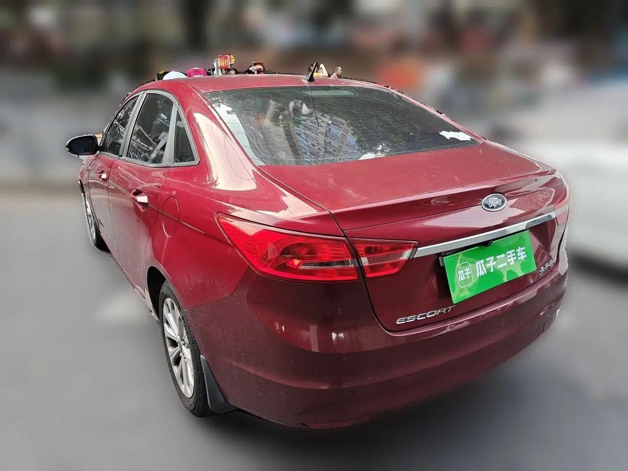 Ford Escort 2015 1.5L Automatic Fashion Model — миниатюра 4