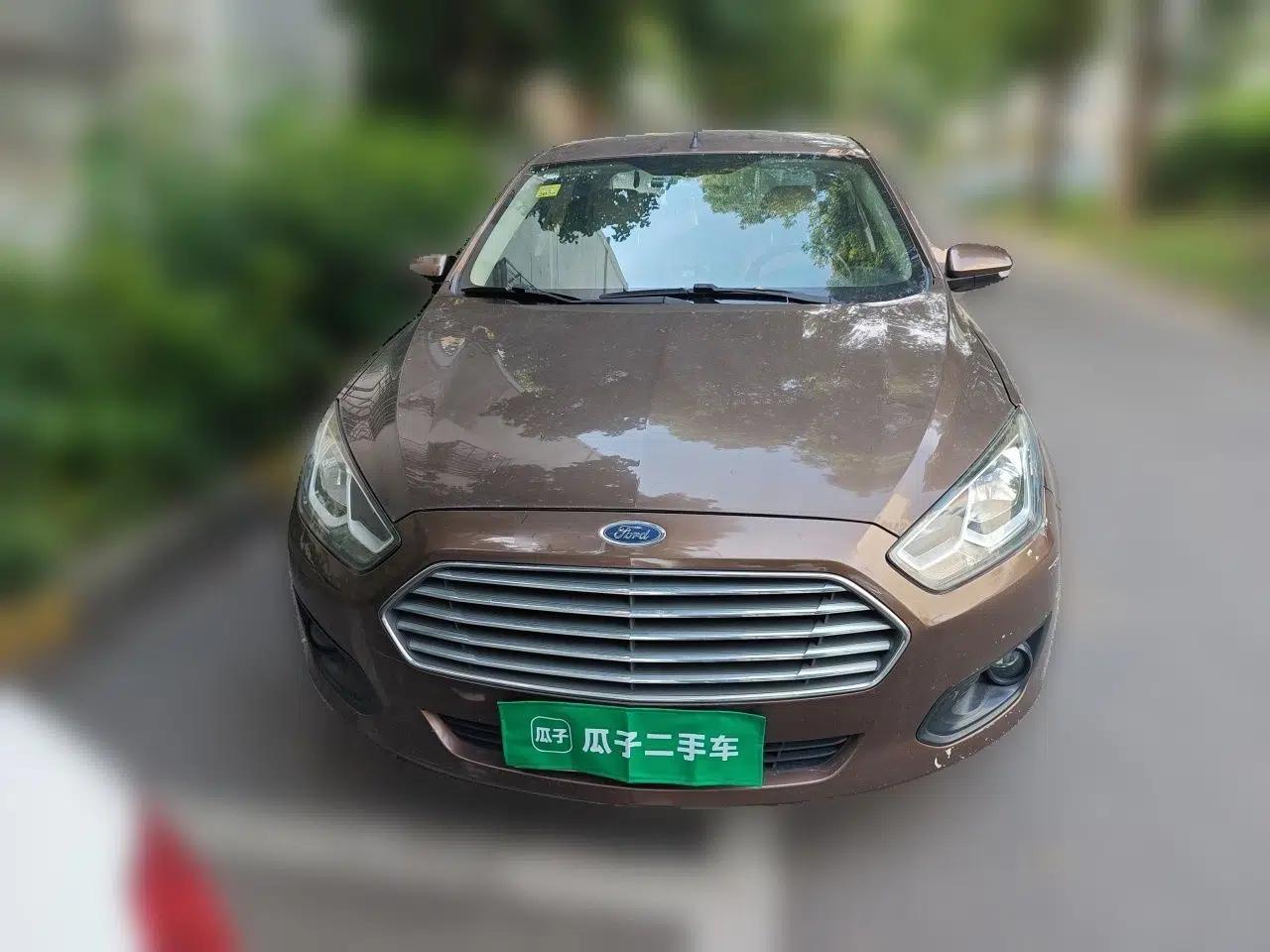 Ford Escort 2015 1.5L Automatic Comfort Edition — миниатюра 2