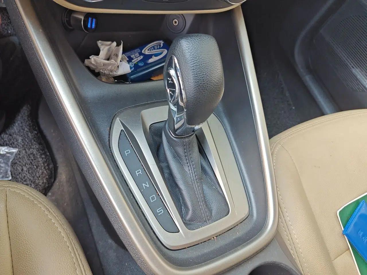 Ford Escort 2015 1.5L Automatic Comfort Edition — миниатюра 11