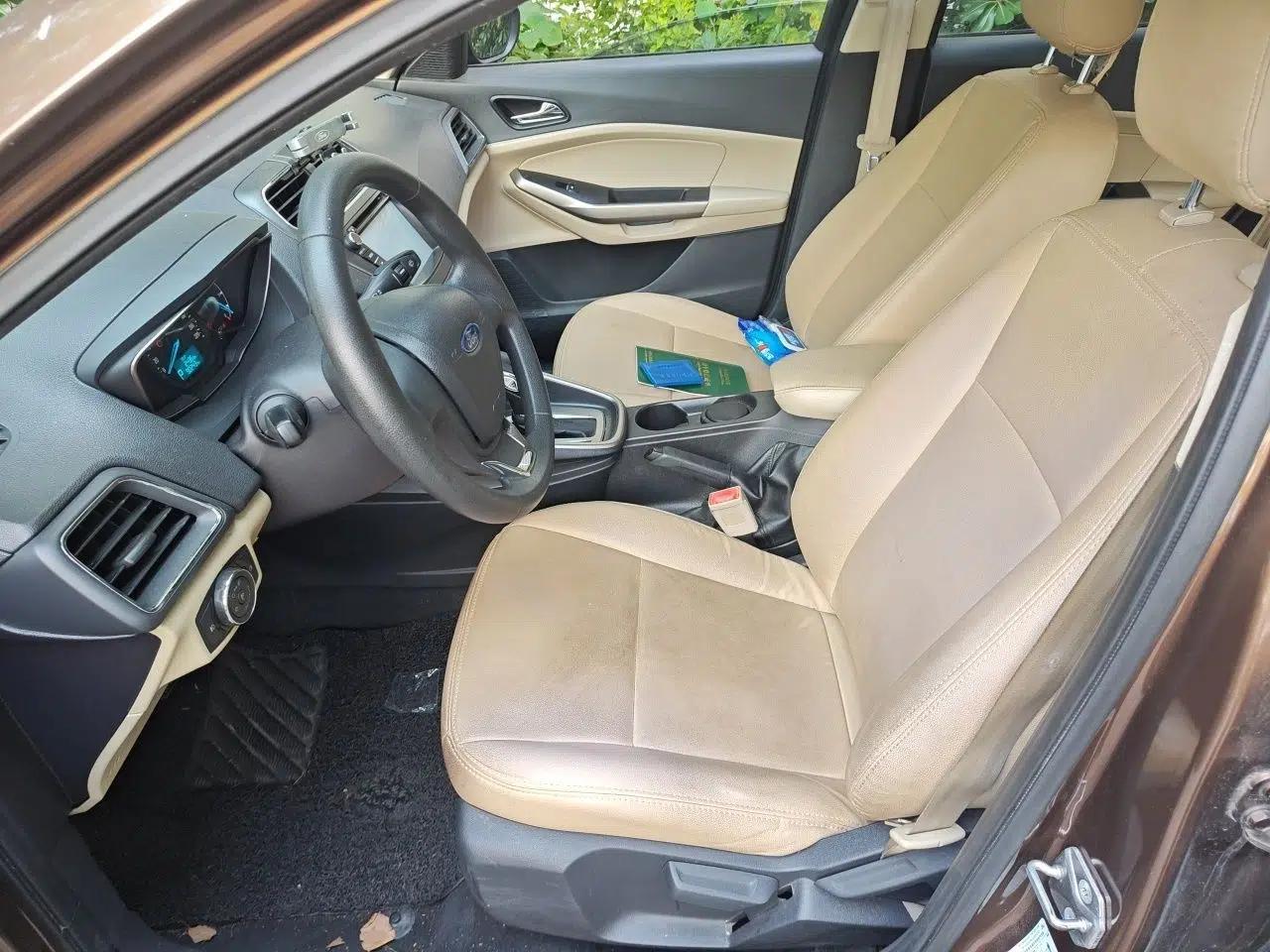 Ford Escort 2015 1.5L Automatic Comfort Edition — миниатюра 12