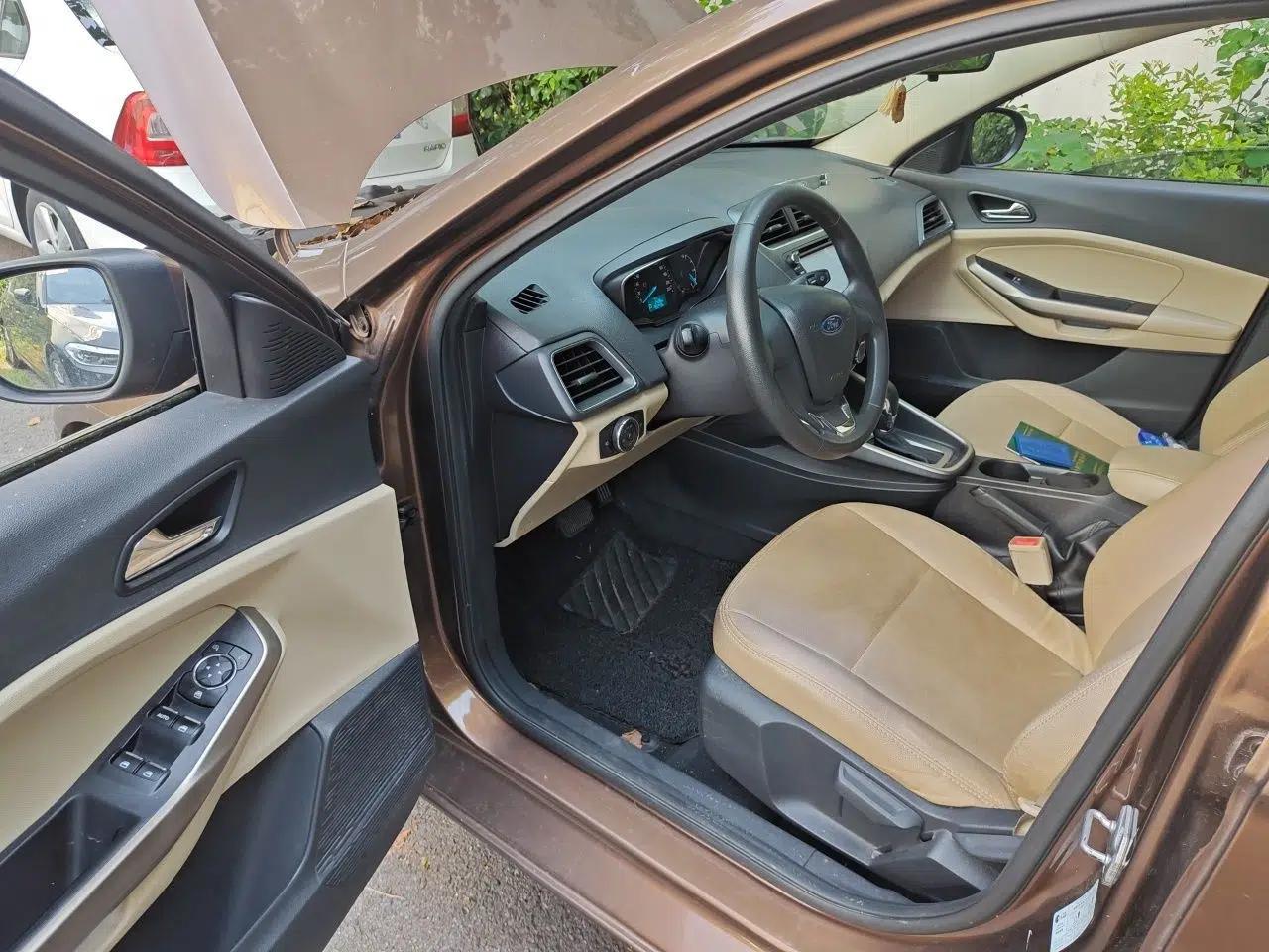 Ford Escort 2015 1.5L Automatic Comfort Edition — миниатюра 13