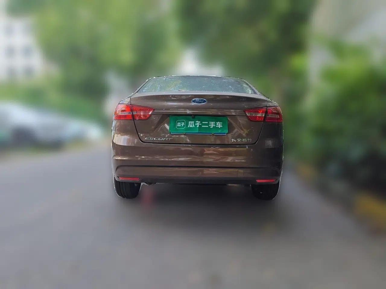 Ford Escort 2015 1.5L Automatic Comfort Edition — миниатюра 3