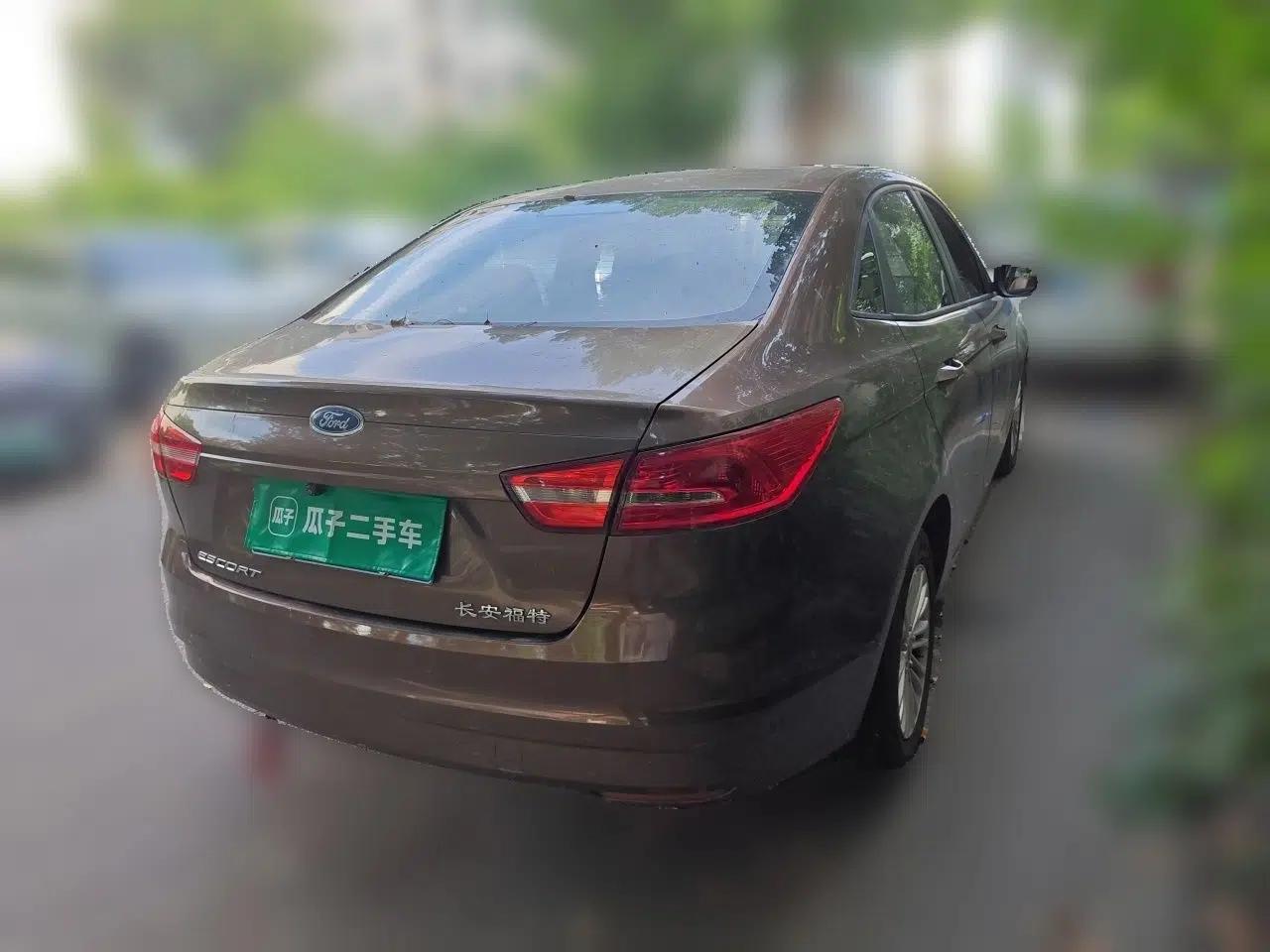 Ford Escort 2015 1.5L Automatic Comfort Edition — миниатюра 4