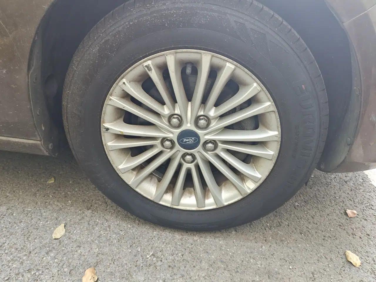 Ford Escort 2015 1.5L Automatic Comfort Edition — миниатюра 5
