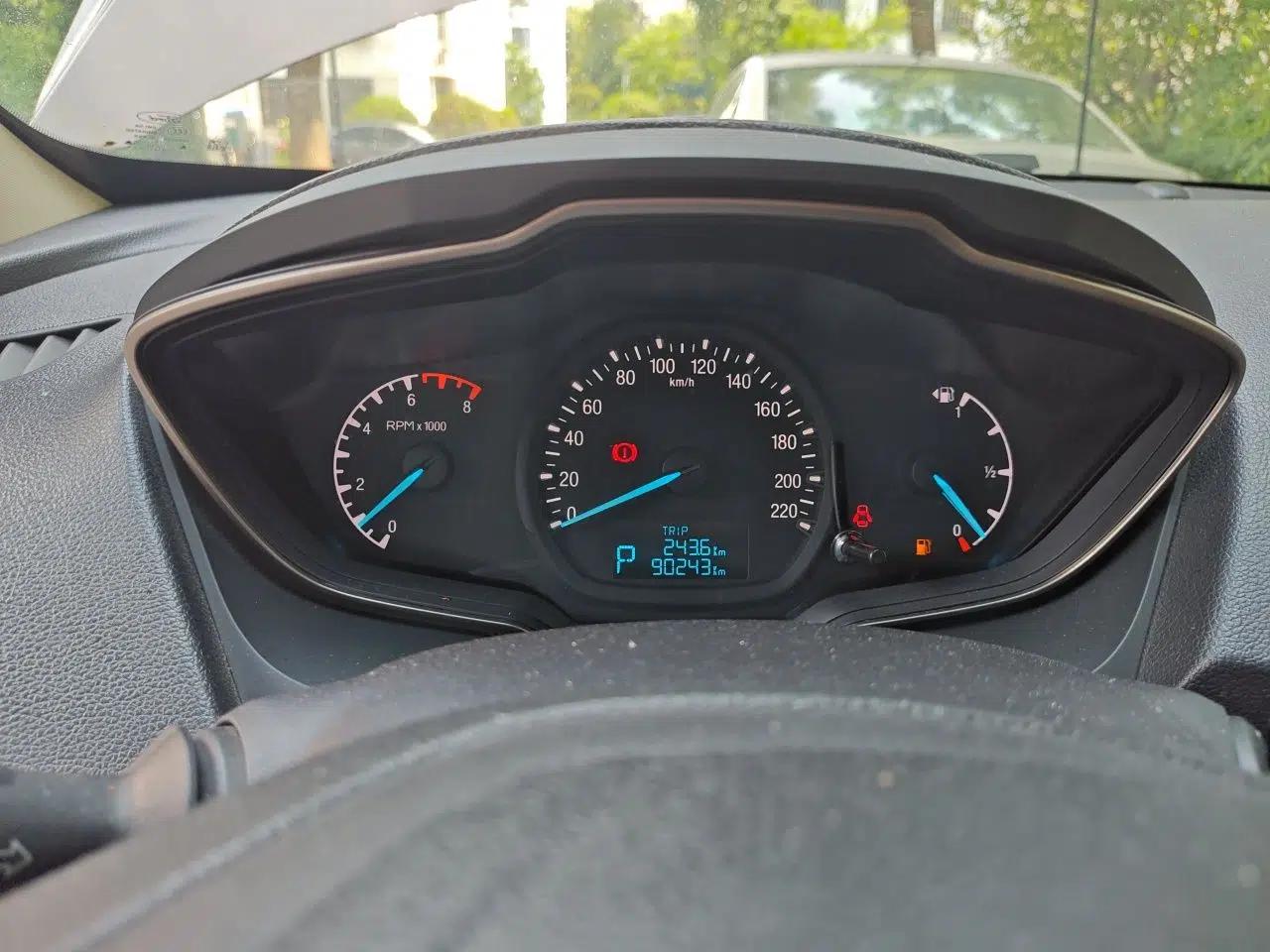 Ford Escort 2015 1.5L Automatic Comfort Edition — миниатюра 8