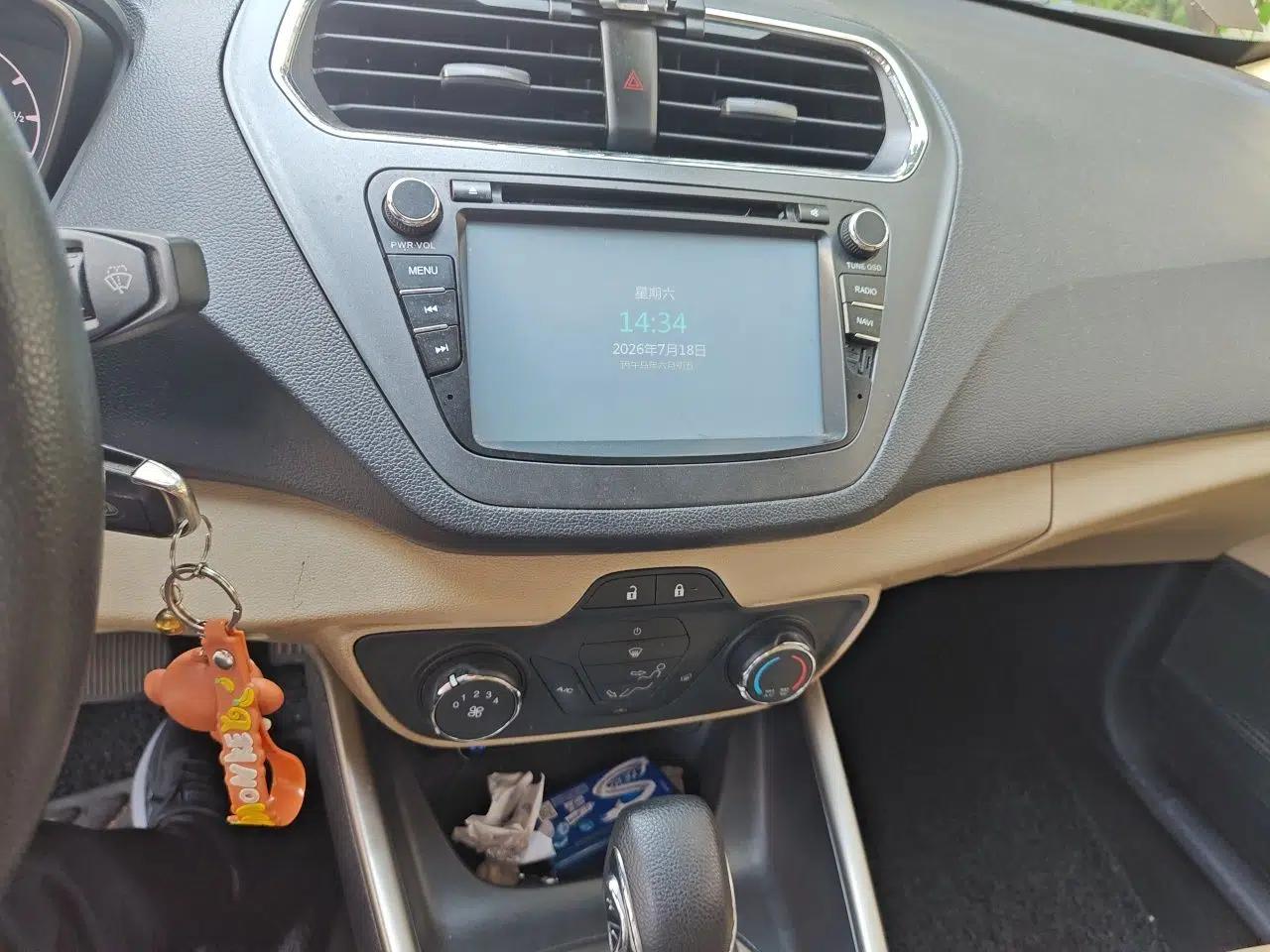 Ford Escort 2015 1.5L Automatic Comfort Edition — миниатюра 10