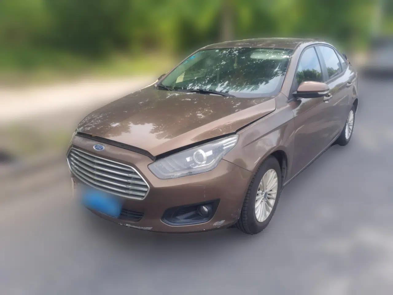 Ford Escort 2015 1.5L Manual Comfort Model — миниатюра 1