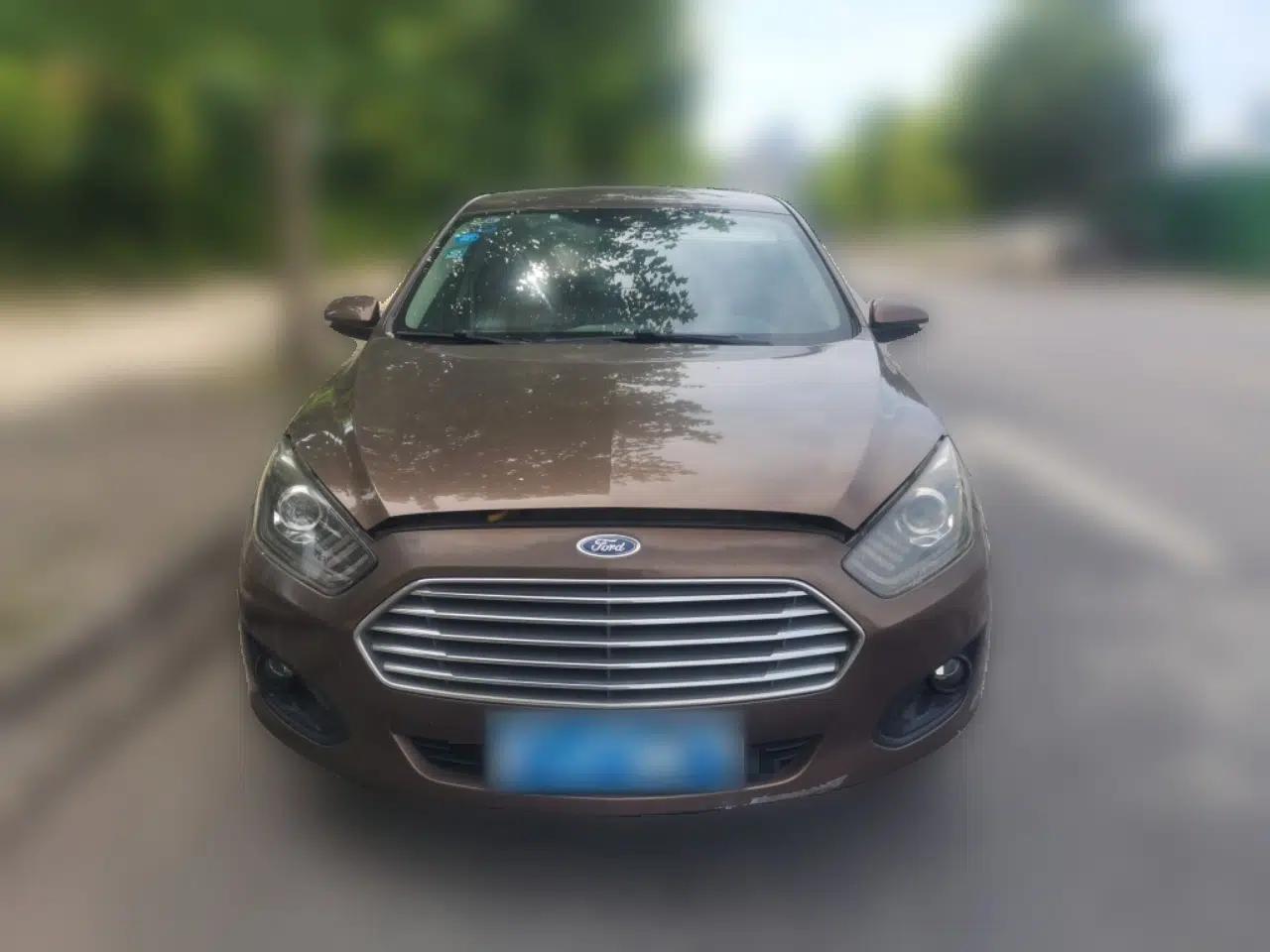 Ford Escort 2015 1.5L Manual Comfort Model — миниатюра 2