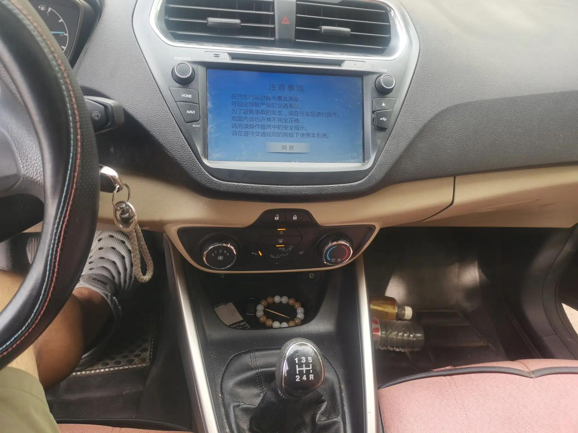 Ford Escort 2015 1.5L Manual Comfort Model — миниатюра 13