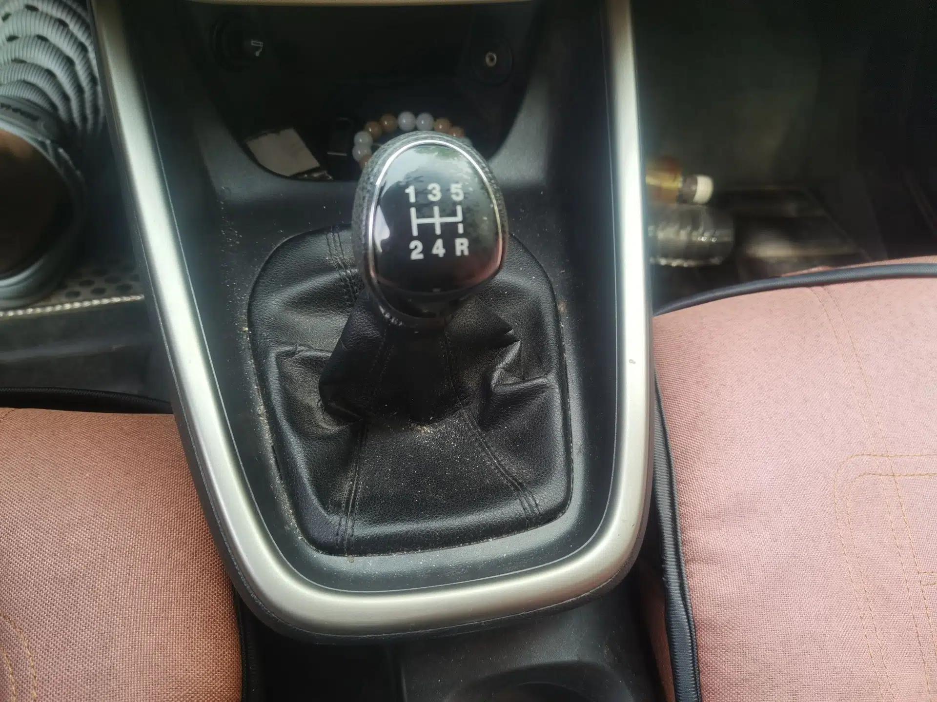Ford Escort 2015 1.5L Manual Comfort Model — миниатюра 14