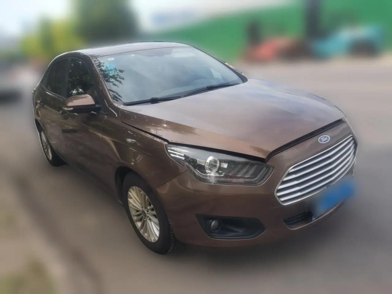 Ford Escort 2015 1.5L Manual Comfort Model — миниатюра 3