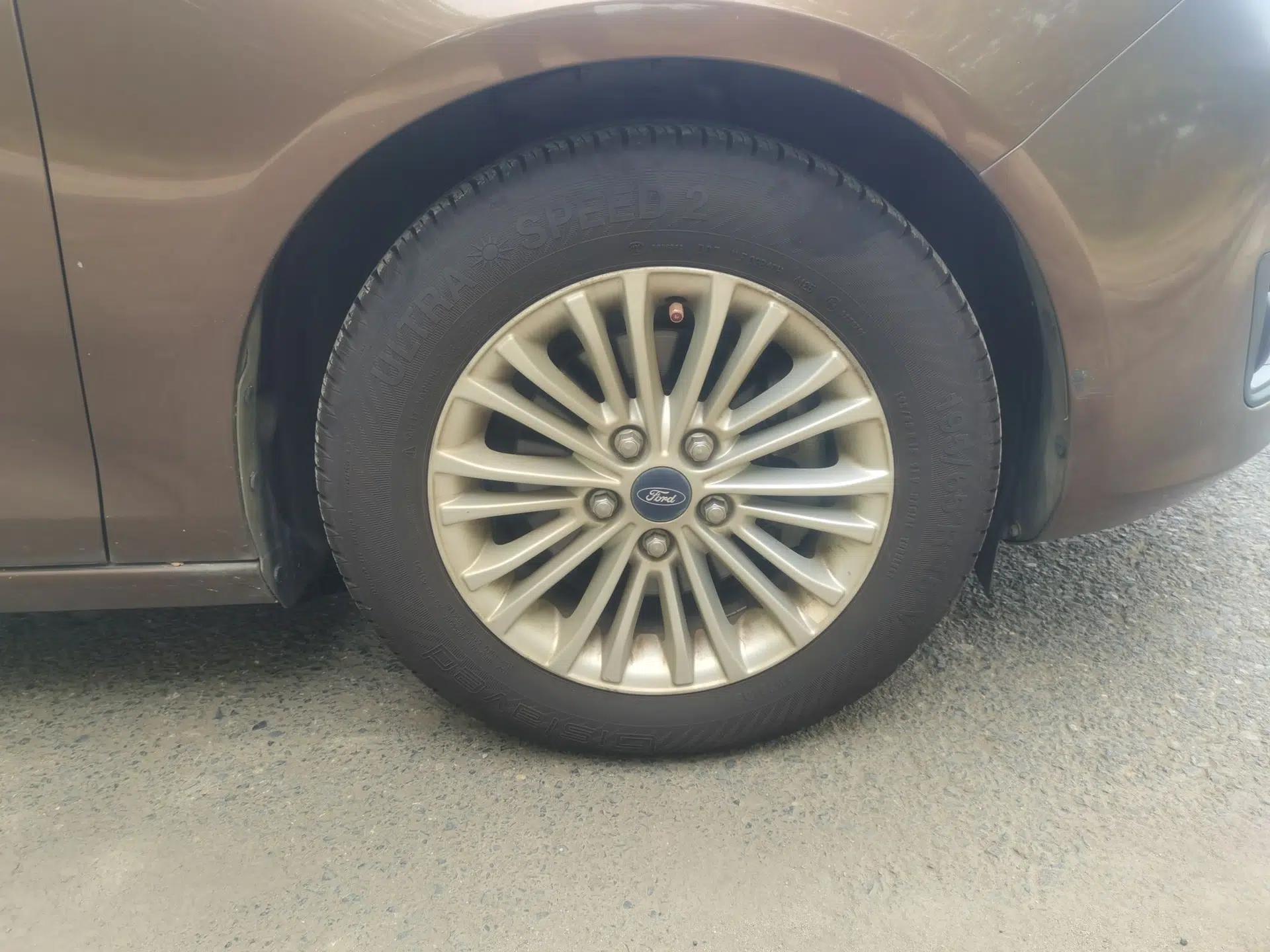 Ford Escort 2015 1.5L Manual Comfort Model — миниатюра 8