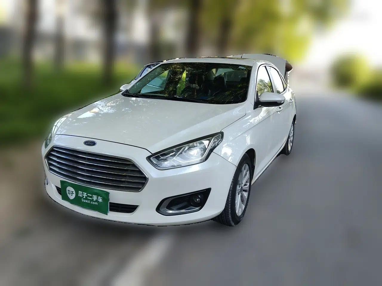 Ford Escort 2015 1.5L Automatic Fashion Model — миниатюра 1