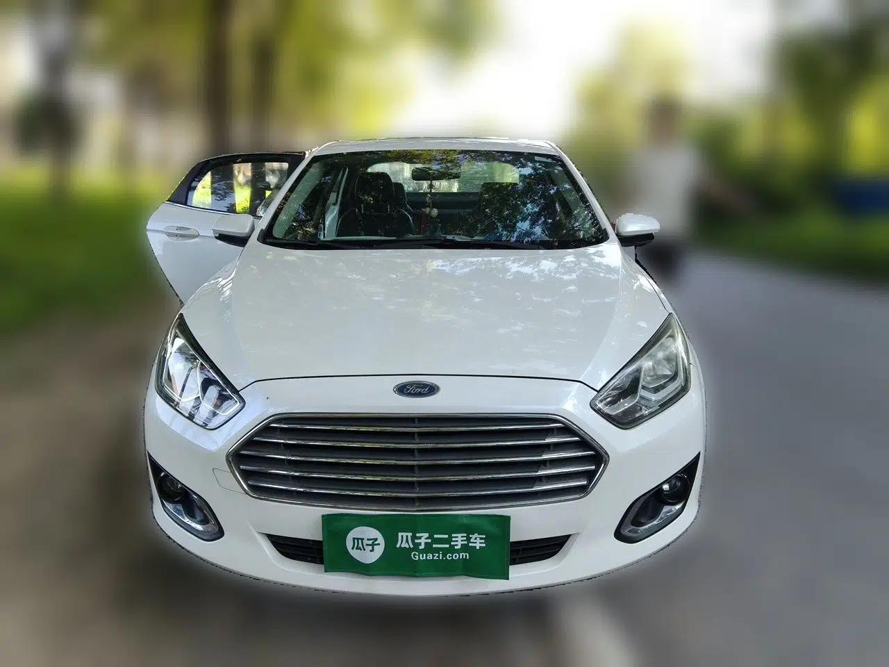 Ford Escort 2015 1.5L Automatic Fashion Model — миниатюра 2