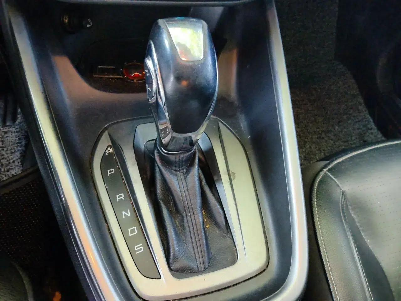 Ford Escort 2015 1.5L Automatic Fashion Model — миниатюра 14