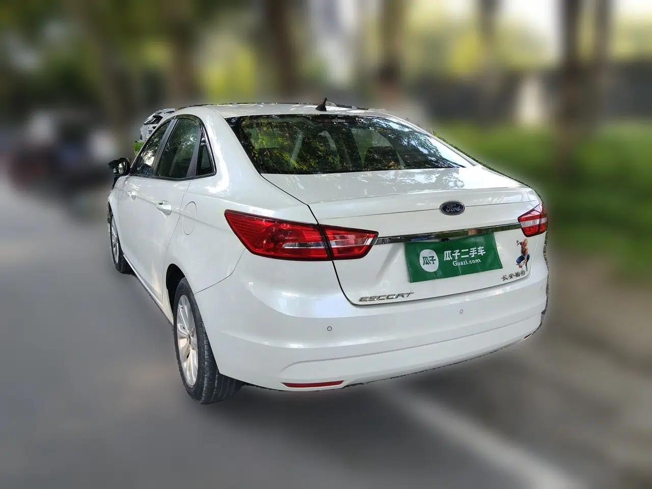 Ford Escort 2015 1.5L Automatic Fashion Model — миниатюра 4