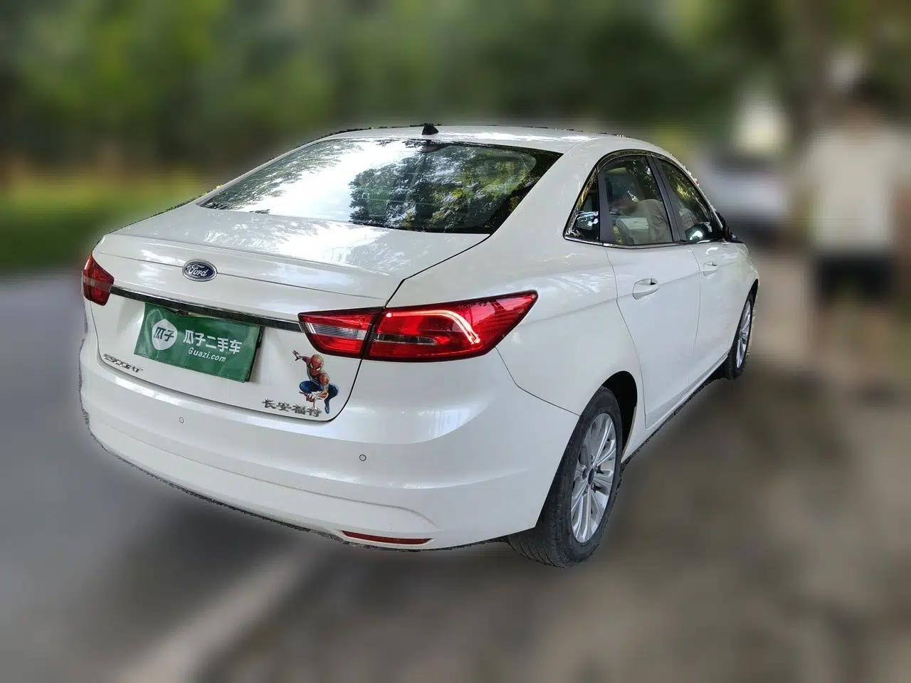 Ford Escort 2015 1.5L Automatic Fashion Model — миниатюра 6