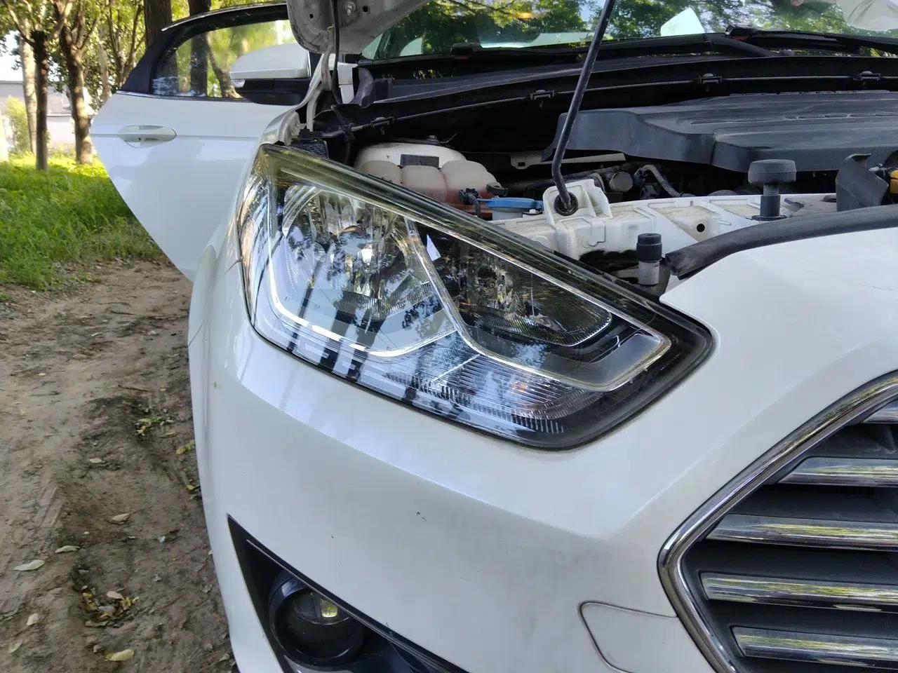 Ford Escort 2015 1.5L Automatic Fashion Model — миниатюра 7