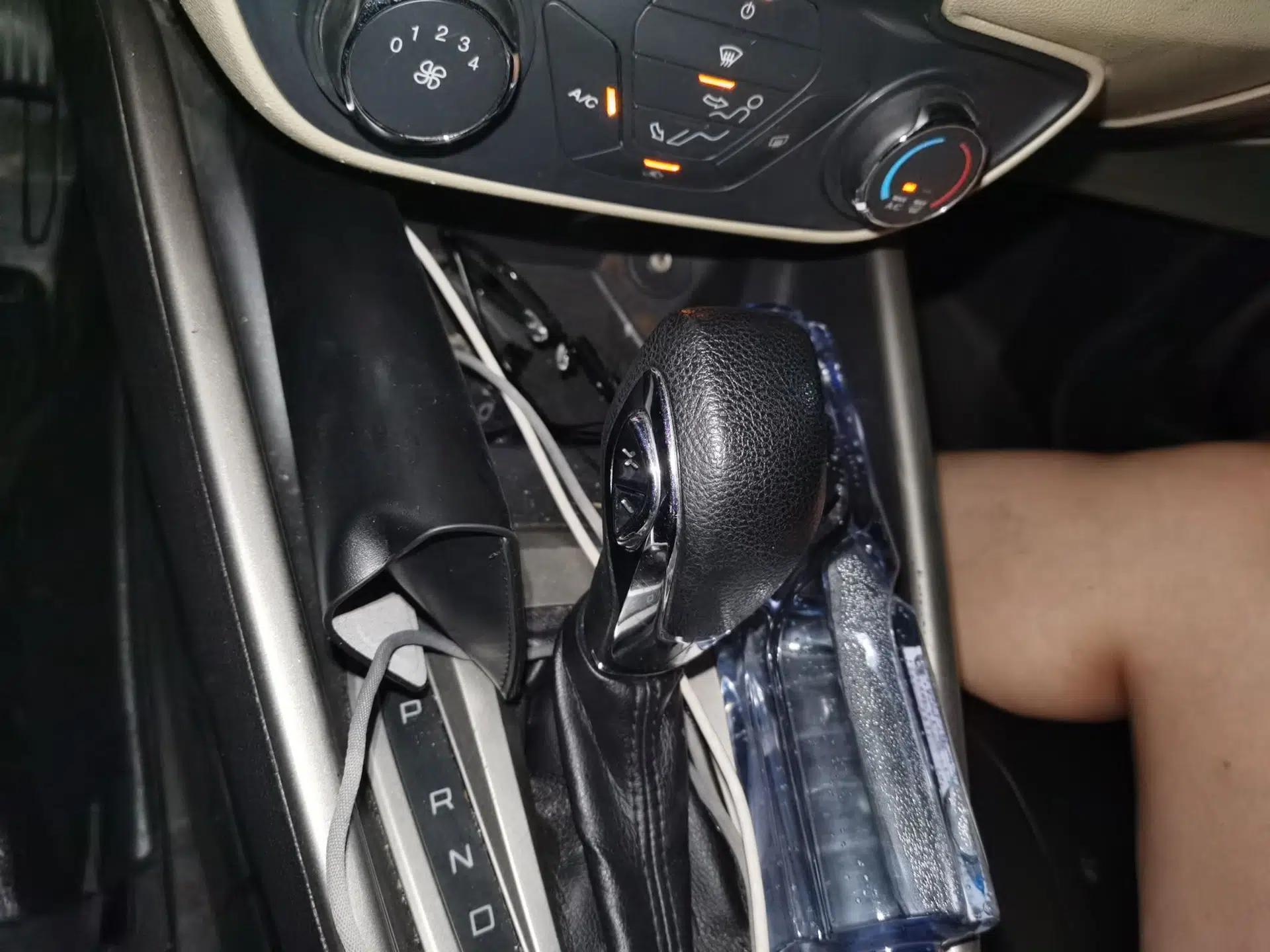 Ford Escort 2015 1.5L Automatic Comfort Edition — миниатюра 14